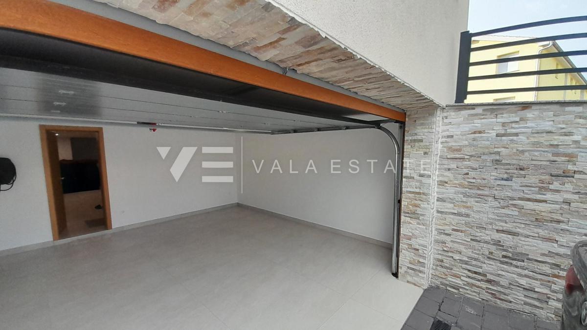 NOVA SAMOSTOJNA HIŠA Z BAZENOM IN POGLEDOM NA MORJE