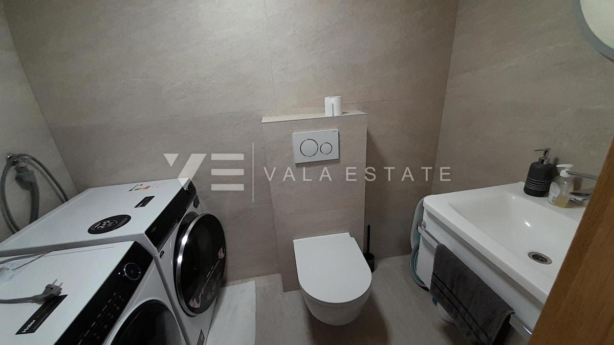 NOVA SAMOSTOJNA HIŠA Z BAZENOM IN POGLEDOM NA MORJE