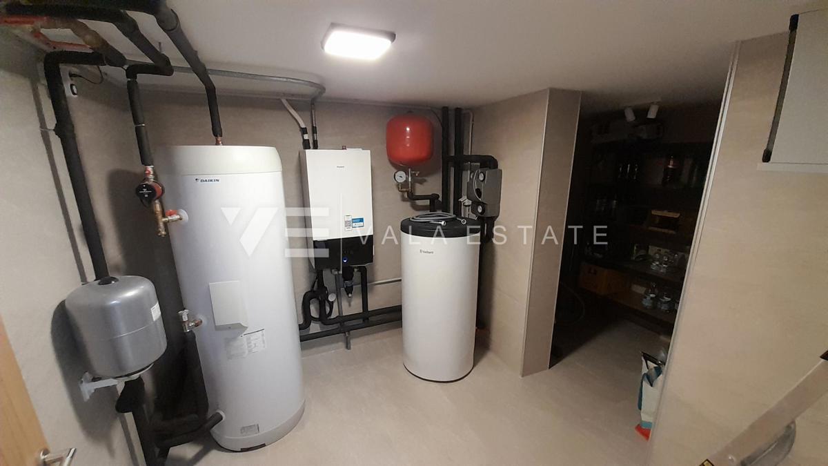 NOVA SAMOSTOJNA HIŠA Z BAZENOM IN POGLEDOM NA MORJE