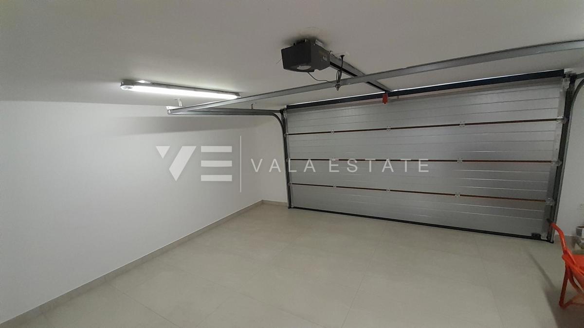 NOVA SAMOSTOJNA HIŠA Z BAZENOM IN POGLEDOM NA MORJE