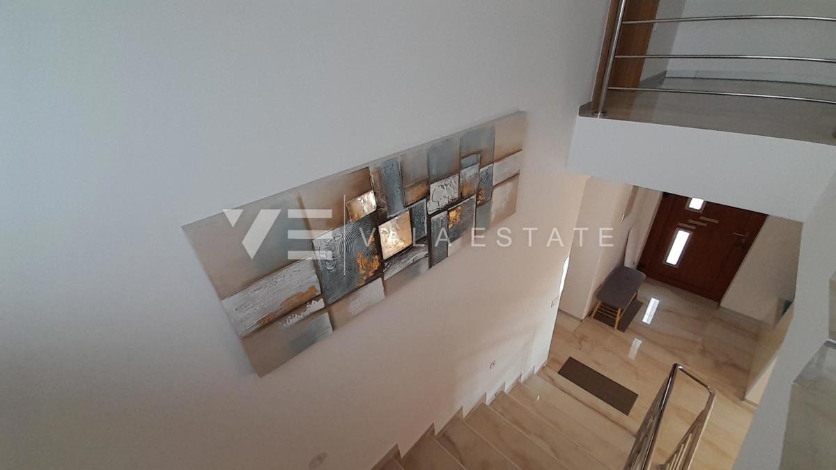 NOVA SAMOSTOJNA HIŠA Z BAZENOM IN POGLEDOM NA MORJE