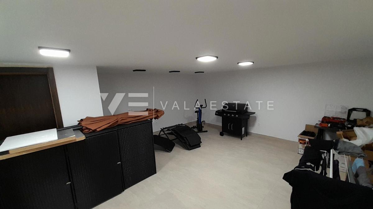 NOVA SAMOSTOJNA HIŠA Z BAZENOM IN POGLEDOM NA MORJE