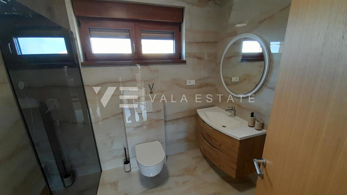 NOVA SAMOSTOJNA HIŠA Z BAZENOM IN POGLEDOM NA MORJE