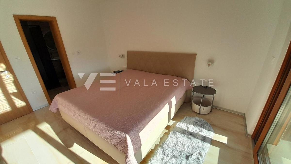 NOVA SAMOSTOJNA HIŠA Z BAZENOM IN POGLEDOM NA MORJE