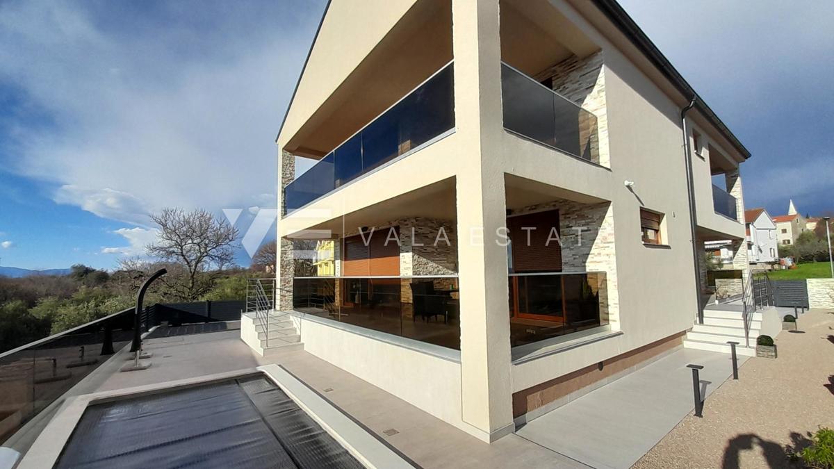 NOVA SAMOSTOJNA HIŠA Z BAZENOM IN POGLEDOM NA MORJE