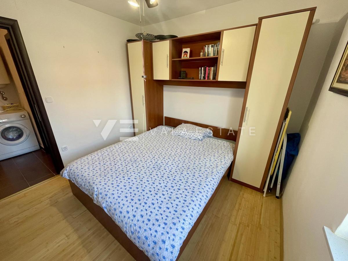 DVOSOBNI APARTMA Z POGLEDOM NA MORJE NA ODLIČNI LOKACIJI