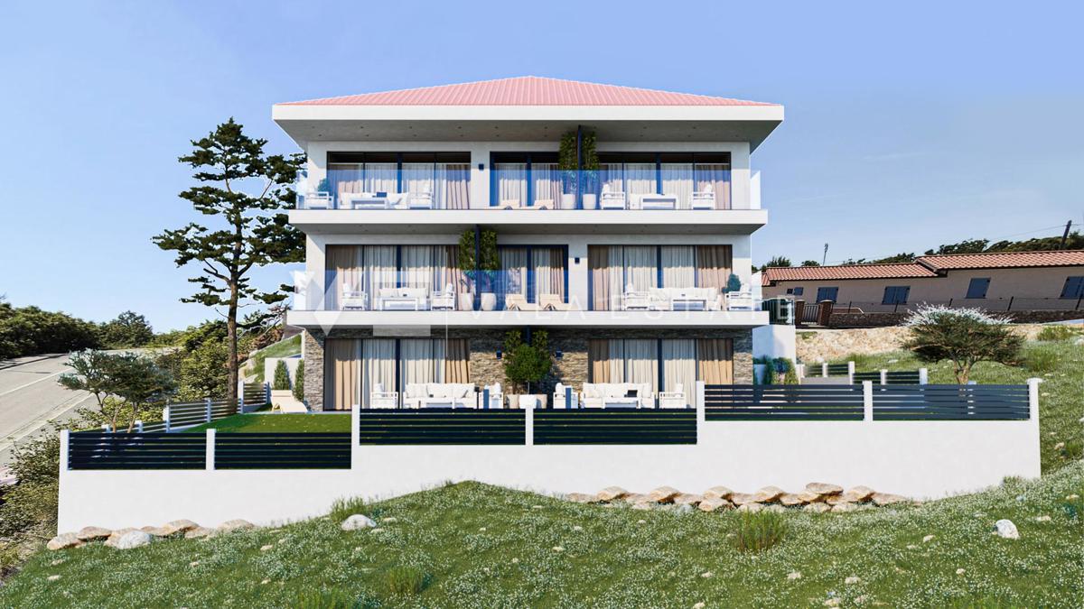 MODEREN APARTMA Z ODPRTIM POGLEDOM NA MORJE Z DODATNIM APARTMAJEM V PRITLIČJ
