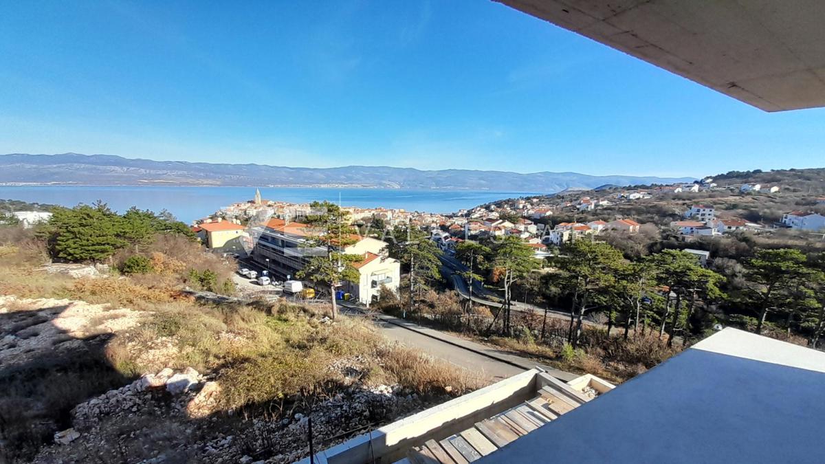 MODEREN APARTMA Z ODPRTIM POGLEDOM NA MORJE Z DODATNIM APARTMAJEM V PRITLIČJ