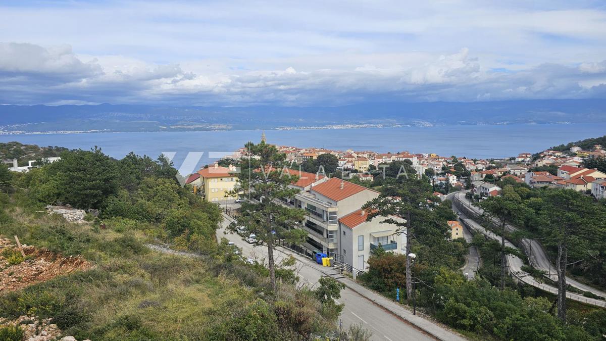 MODEREN APARTMA Z ODPRTIM POGLEDOM NA MORJE Z DODATNIM APARTMAJEM V PRITLIČJ