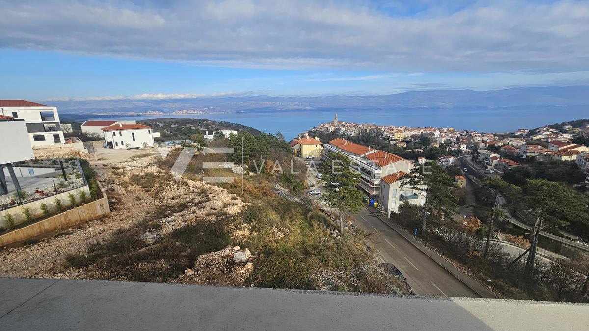 MODEREN APARTMA Z ODPRTIM POGLEDOM NA MORJE Z DODATNIM APARTMAJEM V PRITLIČJ