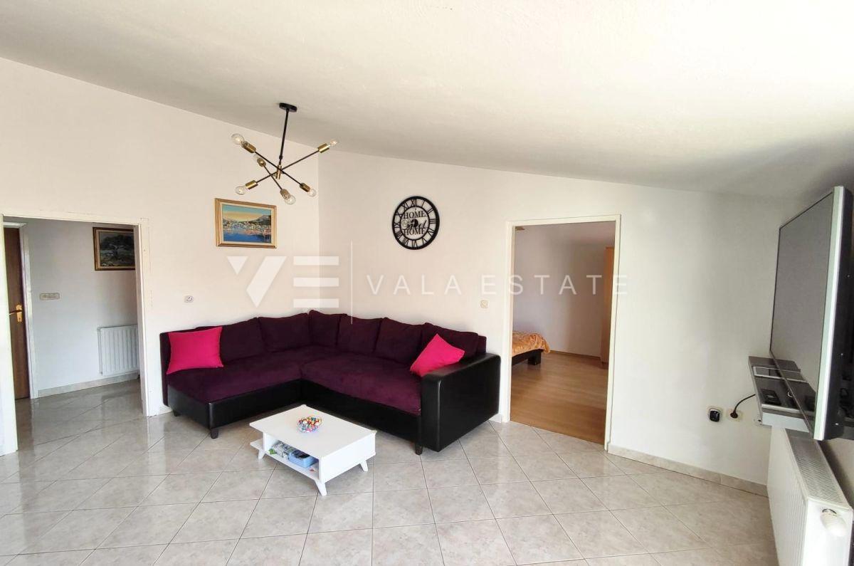 APARTMA Z POGLEDOM NA MORJE V BLIŽINI PLAŽE