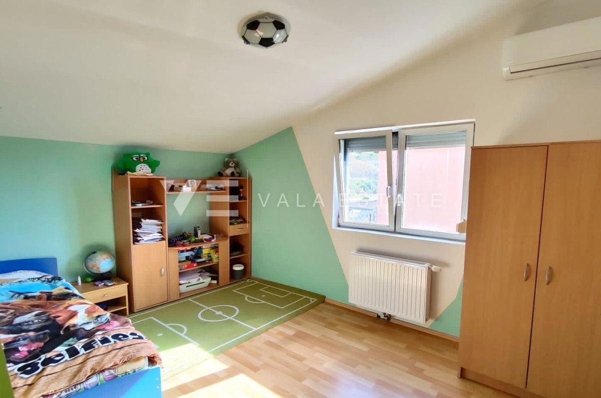 APARTMA Z POGLEDOM NA MORJE V BLIŽINI PLAŽE