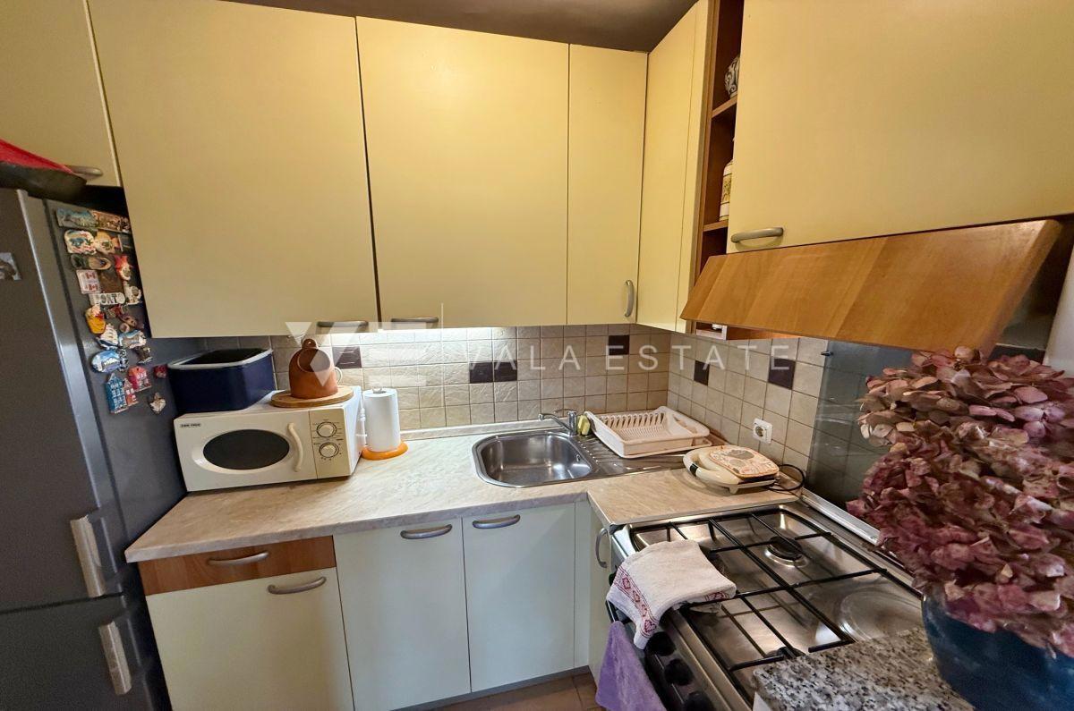 PRITLIČNI APARTMA Z VRTOM NA MIRNI LOKACIJI