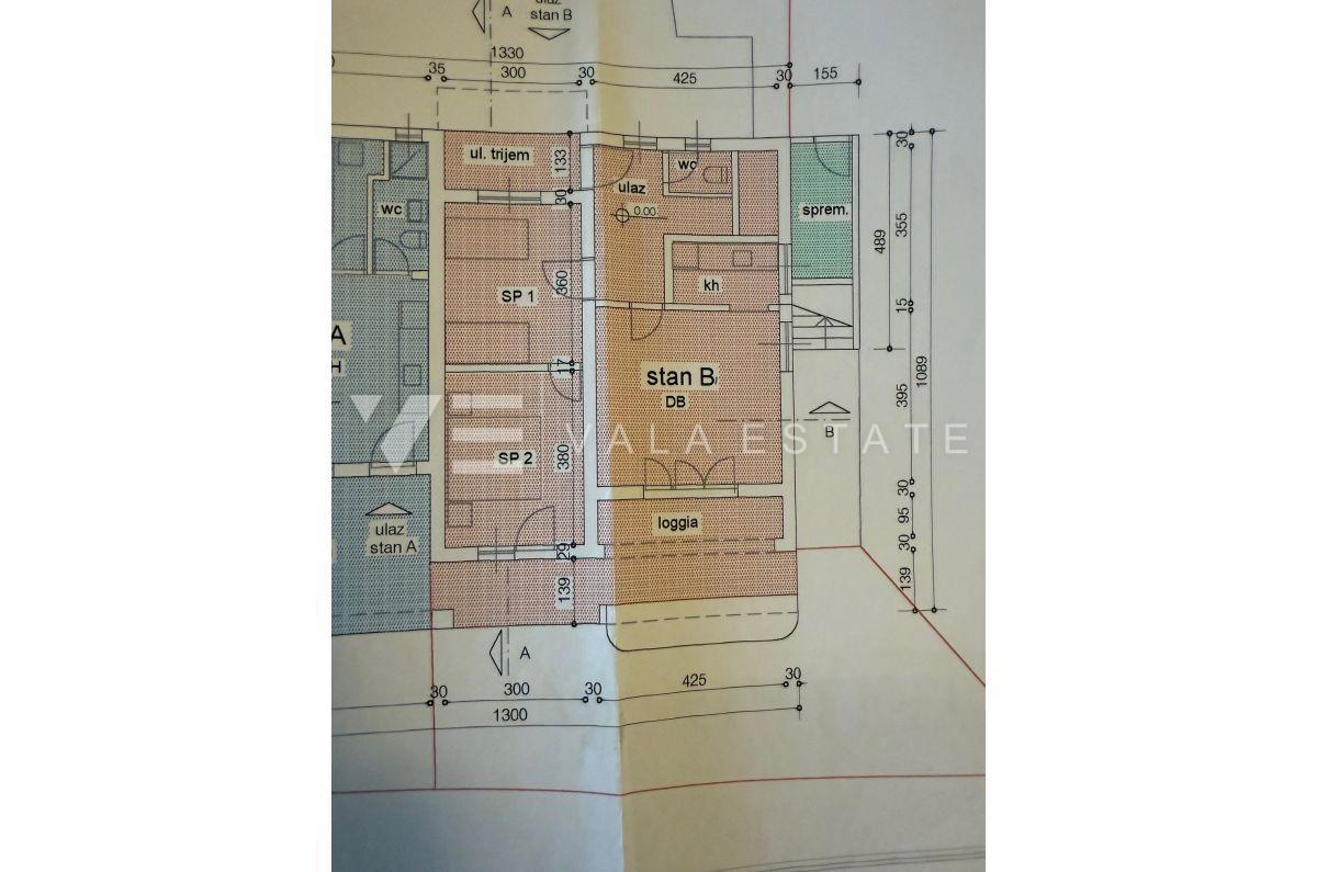 PRITLIČNI APARTMA Z VRTOM NA MIRNI LOKACIJI