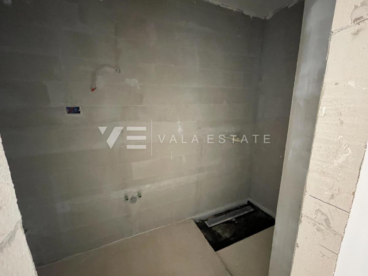 PRITLIČNI APARTMA Z VRTOM NA MIRNI LOKACIJI