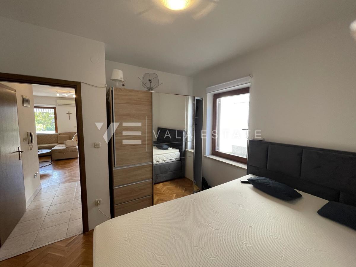 OPREMLJENI ENOSOBNI APARTMA V BLIŽINI CENTRA IN MORJA