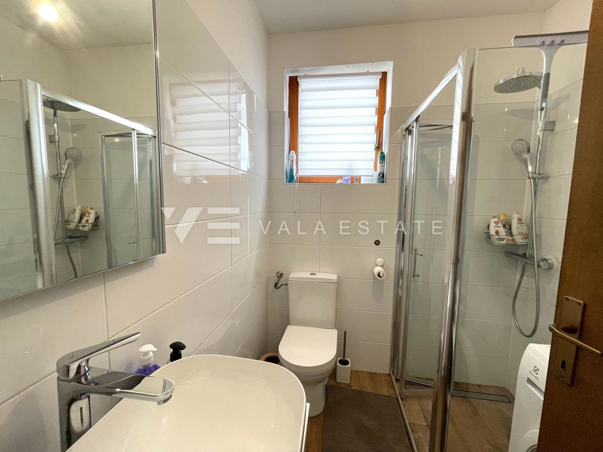 OPREMLJENI ENOSOBNI APARTMA V BLIŽINI CENTRA IN MORJA