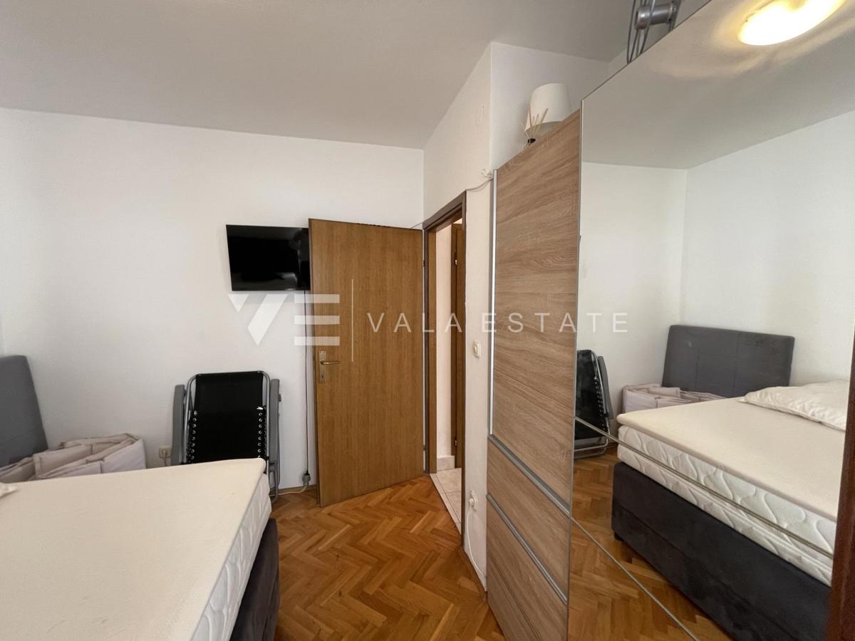 OPREMLJENI ENOSOBNI APARTMA V BLIŽINI CENTRA IN MORJA