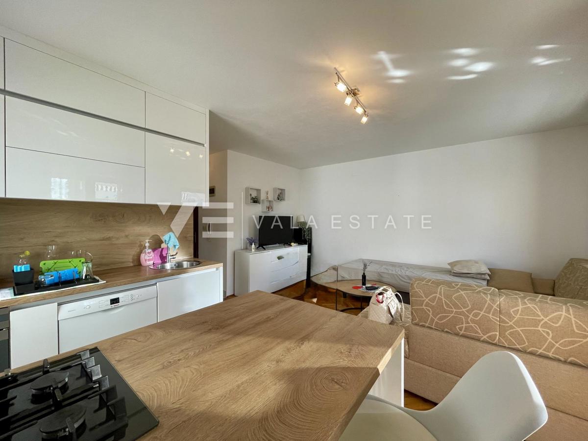 OPREMLJENI ENOSOBNI APARTMA V BLIŽINI CENTRA IN MORJA