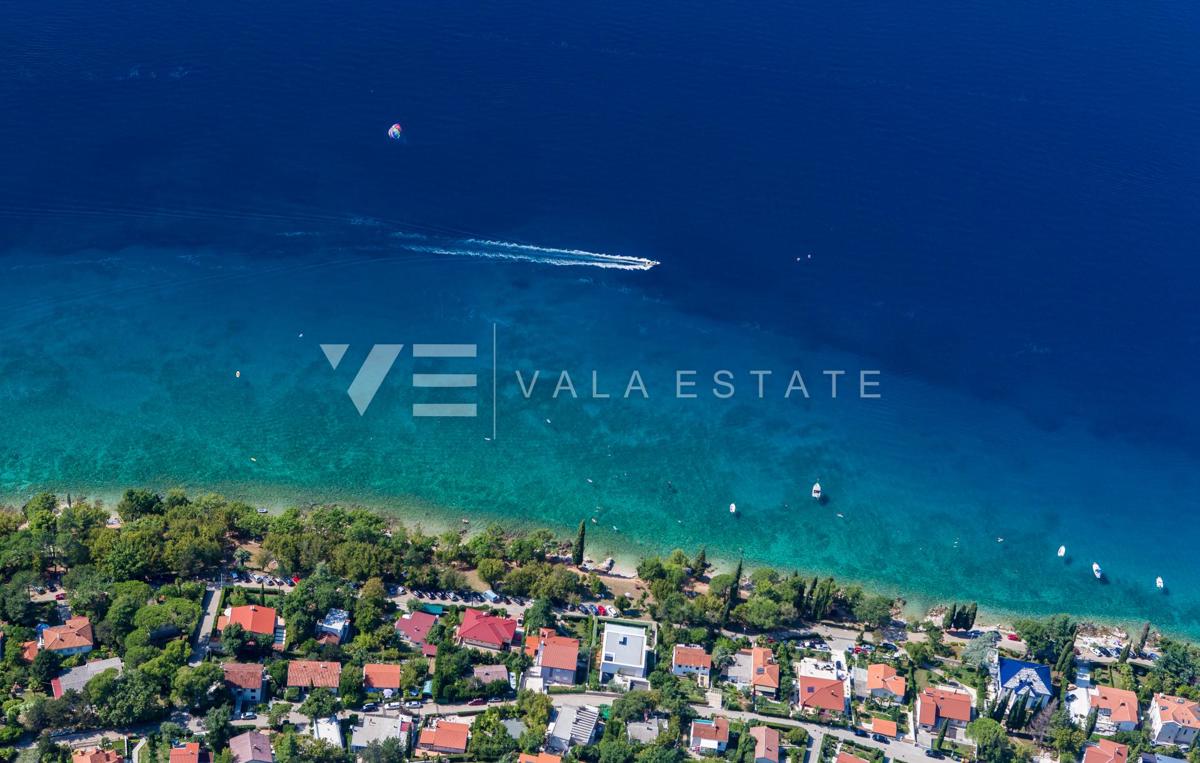 ZEMLJIŠČE Z GRADBENIM DOVOLJENJEM ZA GRADBO VEČSTANOVNE STAVBE S ŠTIRIMI STANOVANJI