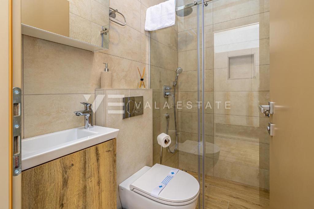 MODERNA DVOJČEK HIŠA Z BAZENOM