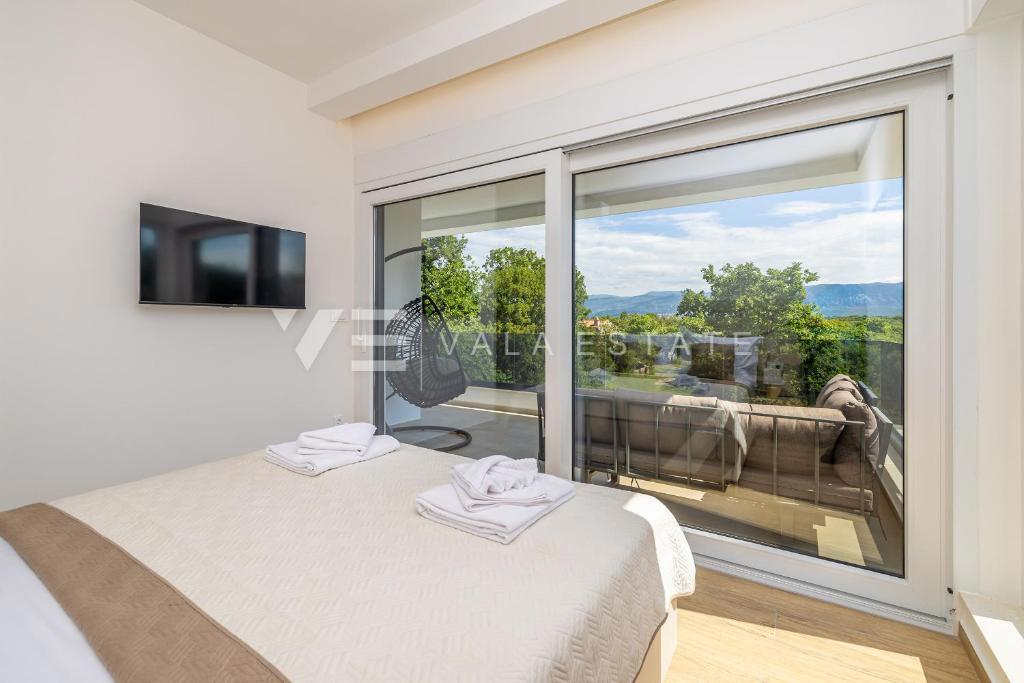 MODERNA DVOJČEK HIŠA Z BAZENOM