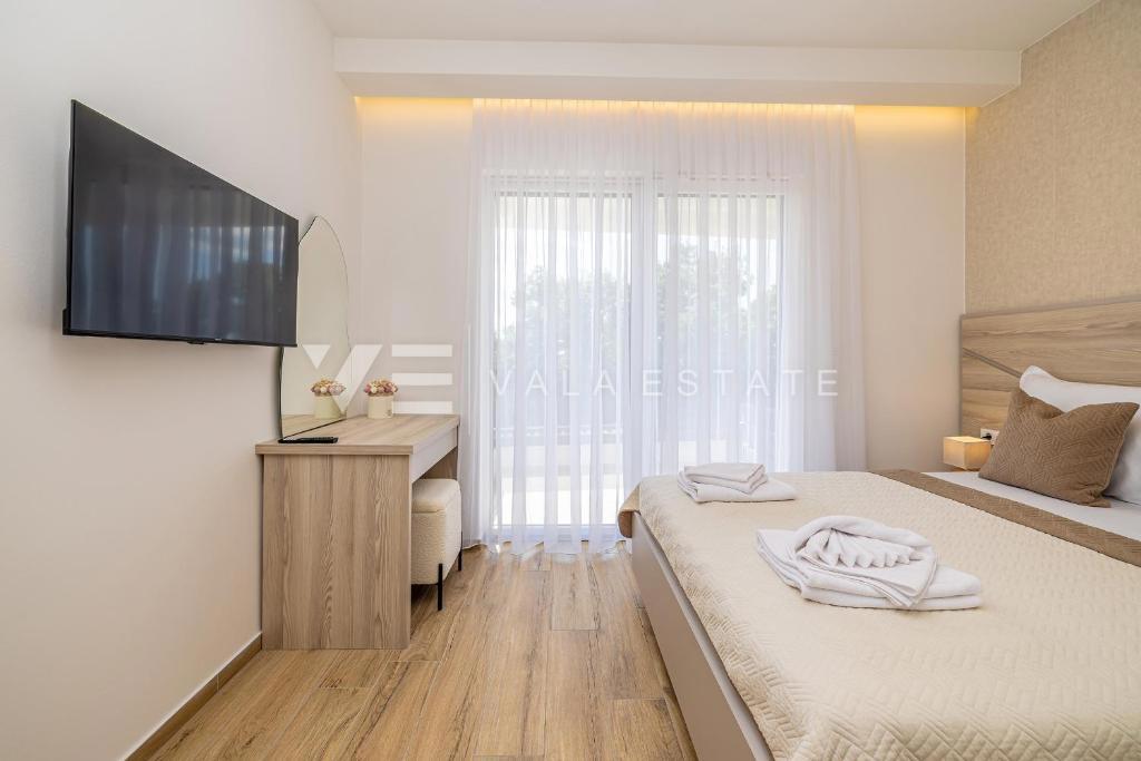 MODERNA DVOJČEK HIŠA Z BAZENOM