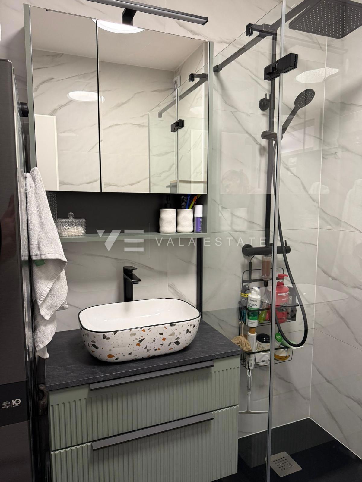 OPREMLJENI ENOSOBNI APARTMA NA MIRNI LOKACIJI