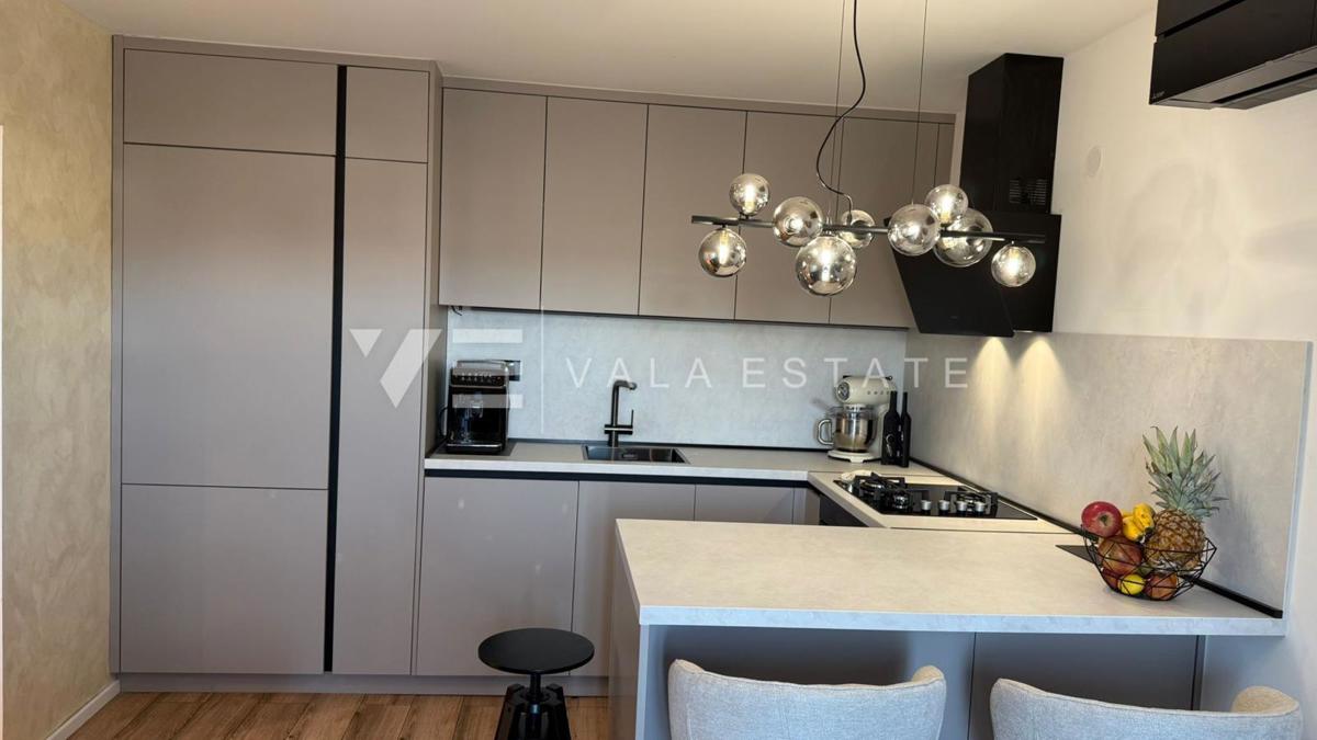 OPREMLJENI ENOSOBNI APARTMA NA MIRNI LOKACIJI