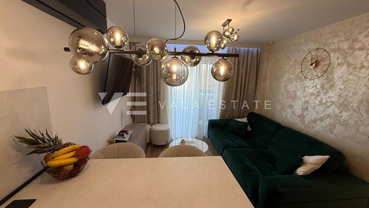 OPREMLJENI ENOSOBNI APARTMA NA MIRNI LOKACIJI