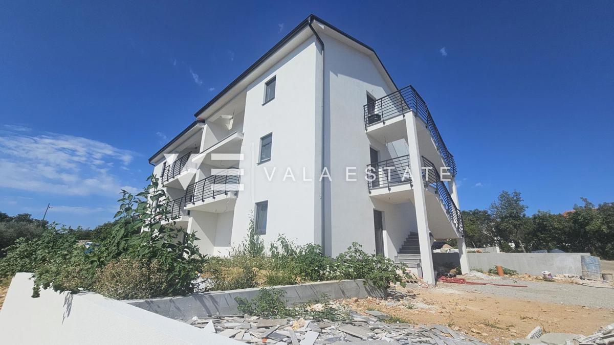 DVOSOBNI APARTMA V NOVOGRADNJI S POGLEDOM NA MORJE