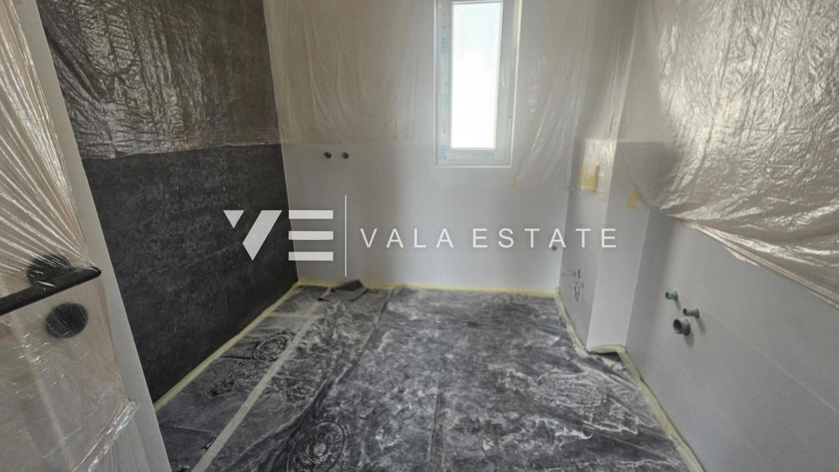 DVOSOBNI APARTMA V NOVOGRADNJI S POGLEDOM NA MORJE