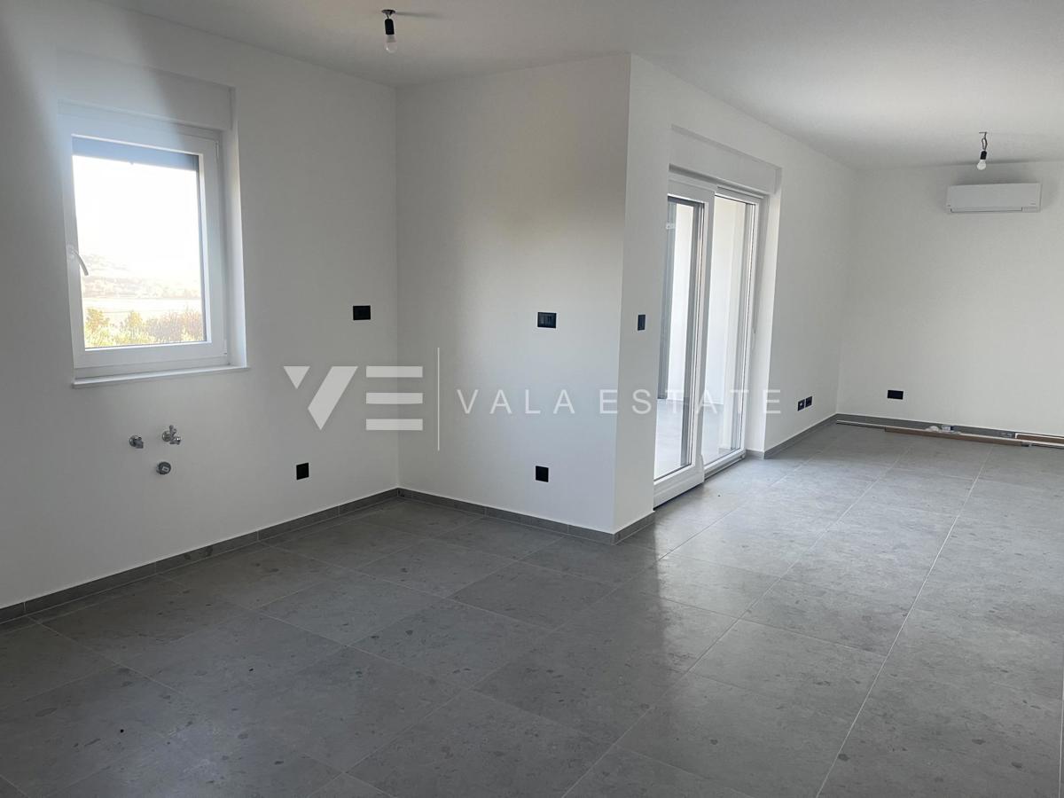 DVOSOBNI APARTMA V NOVOGRADNJI S POGLEDOM NA MORJE