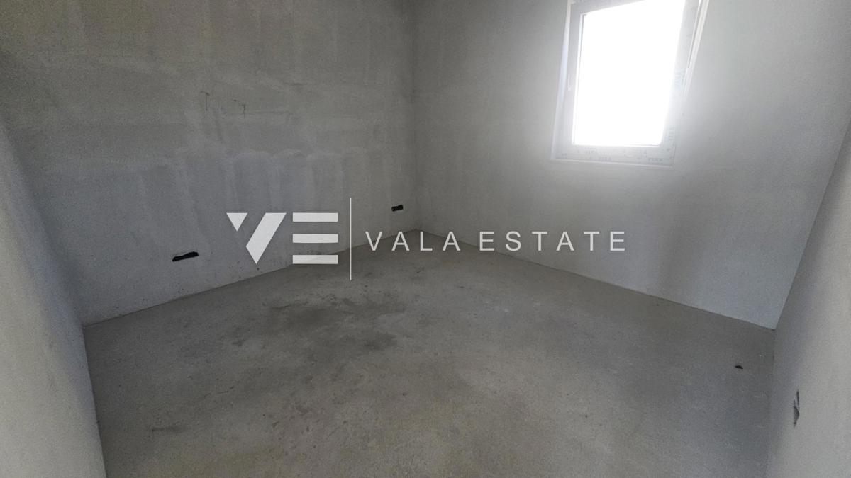 DVOSOBNI APARTMA V NOVOGRADNJI S POGLEDOM NA MORJE