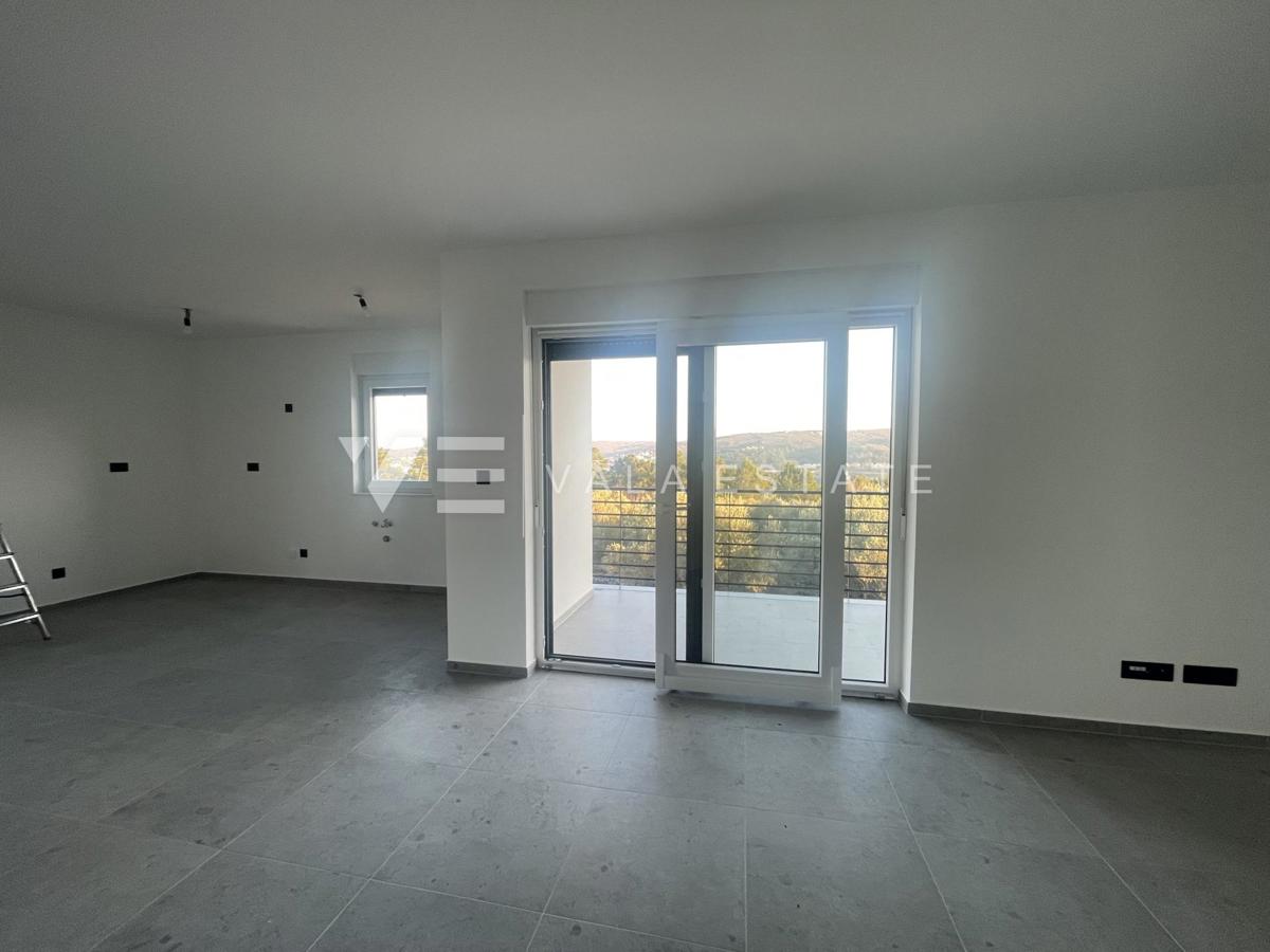 DVOSOBNI APARTMA V NOVOGRADNJI S POGLEDOM NA MORJE