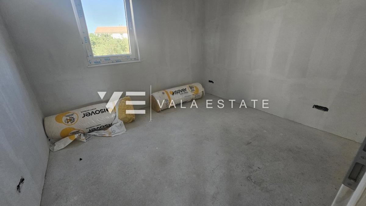 DVOSOBNI APARTMA V NOVOGRADNJI S POGLEDOM NA MORJE