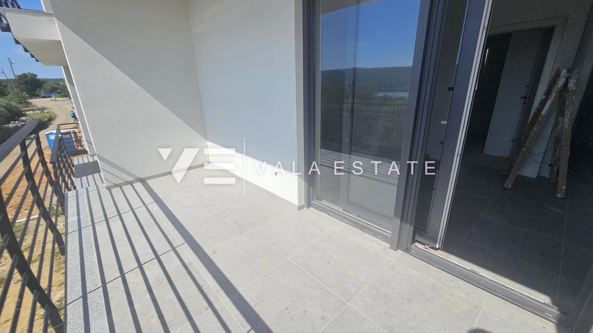 DVOSOBNI APARTMA V NOVOGRADNJI S POGLEDOM NA MORJE