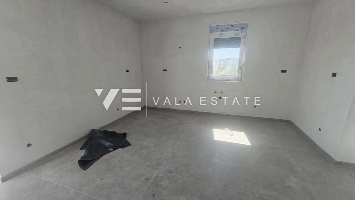 DVOSOBNI APARTMA V NOVOGRADNJI S POGLEDOM NA MORJE