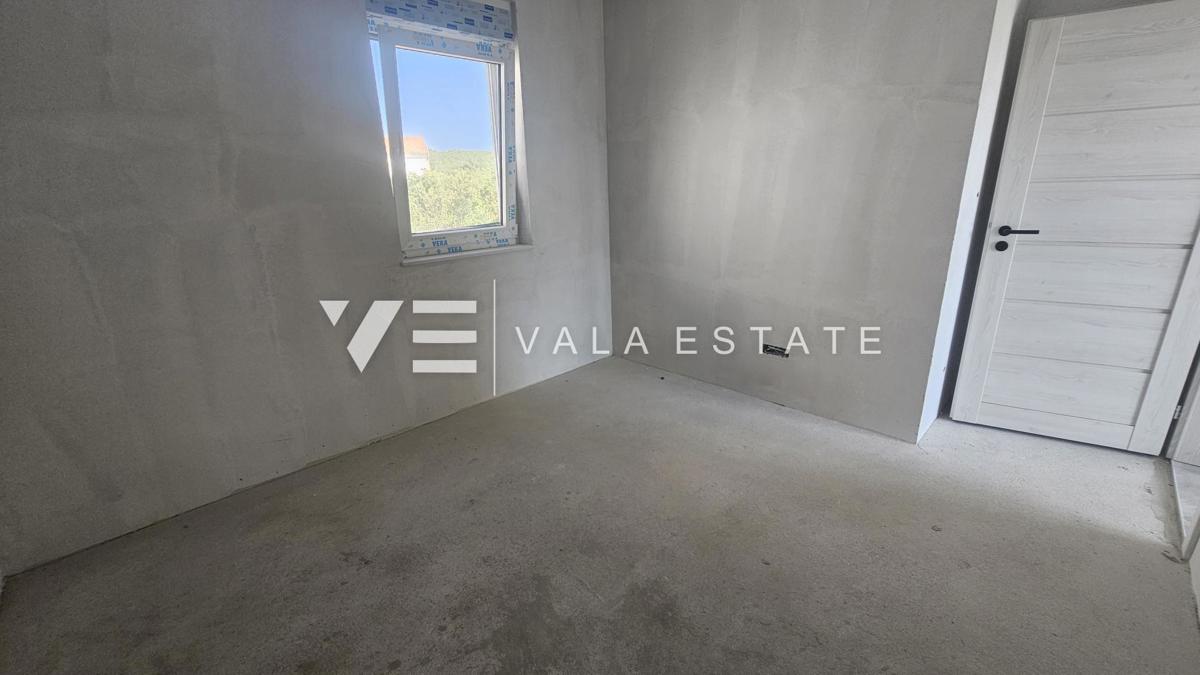 DVOSOBNI APARTMA V NOVOGRADNJI S POGLEDOM NA MORJE