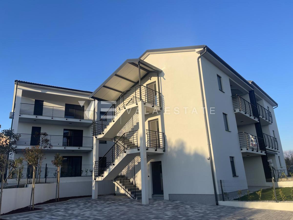 DVOSOBNI APARTMA V NOVOGRADNJI S POGLEDOM NA MORJE