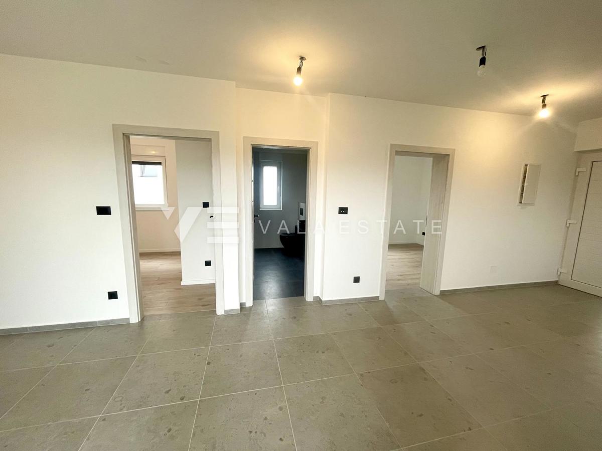 DVOSOBNI APARTMA V NOVOGRADNJI S POGLEDOM NA MORJE