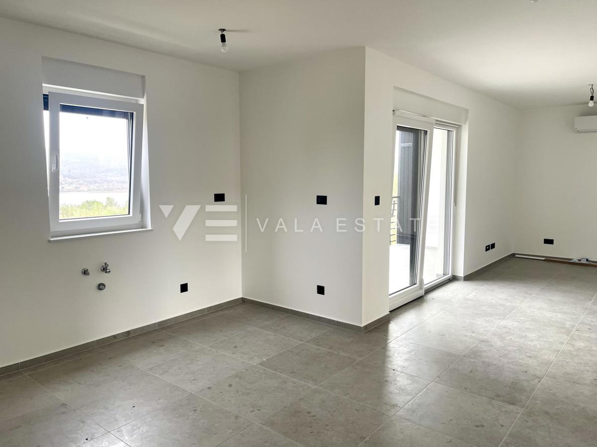 DVOSOBNI APARTMA V NOVOGRADNJI S POGLEDOM NA MORJE