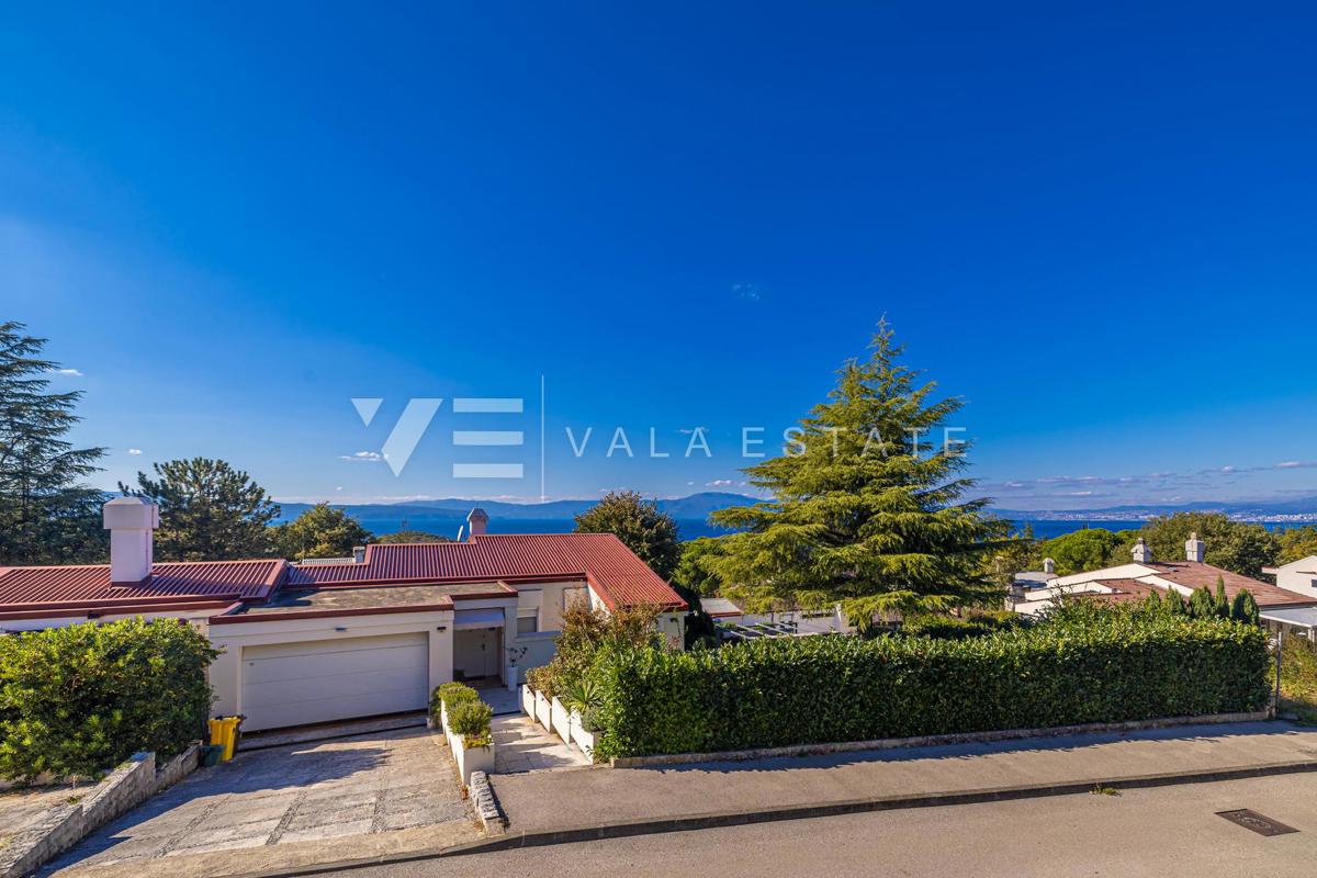 PRITLIČNA HIŠA Z VRTOM SAMO 400 M OD MORJA