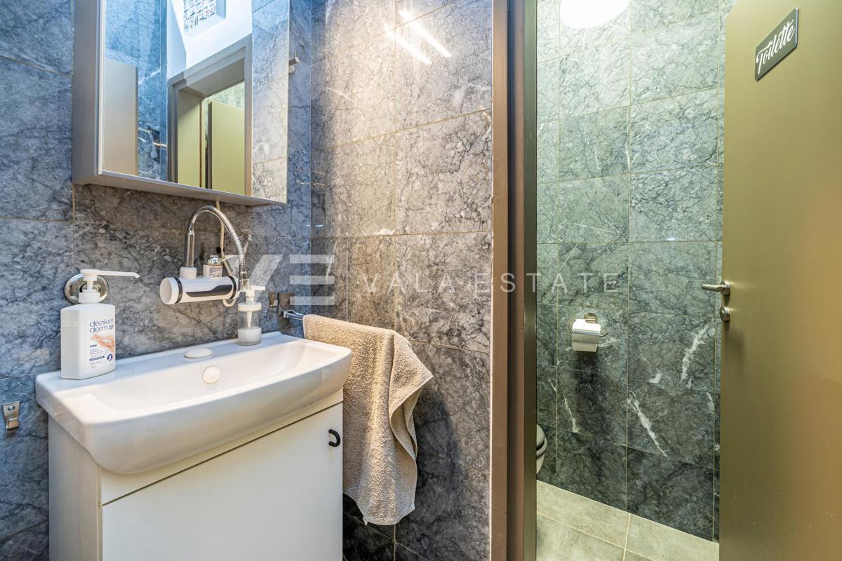 PRITLIČNA HIŠA Z VRTOM SAMO 400 M OD MORJA