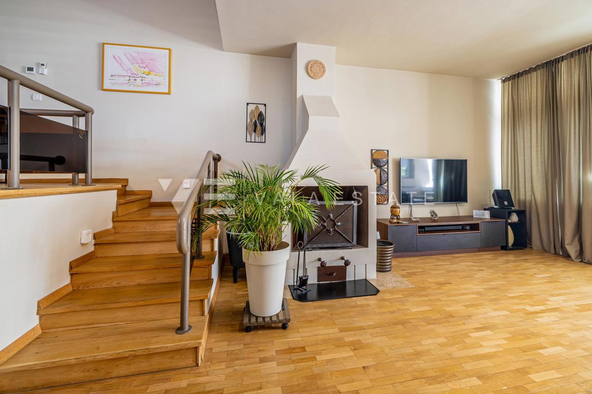 PRITLIČNA HIŠA Z VRTOM SAMO 400 M OD MORJA