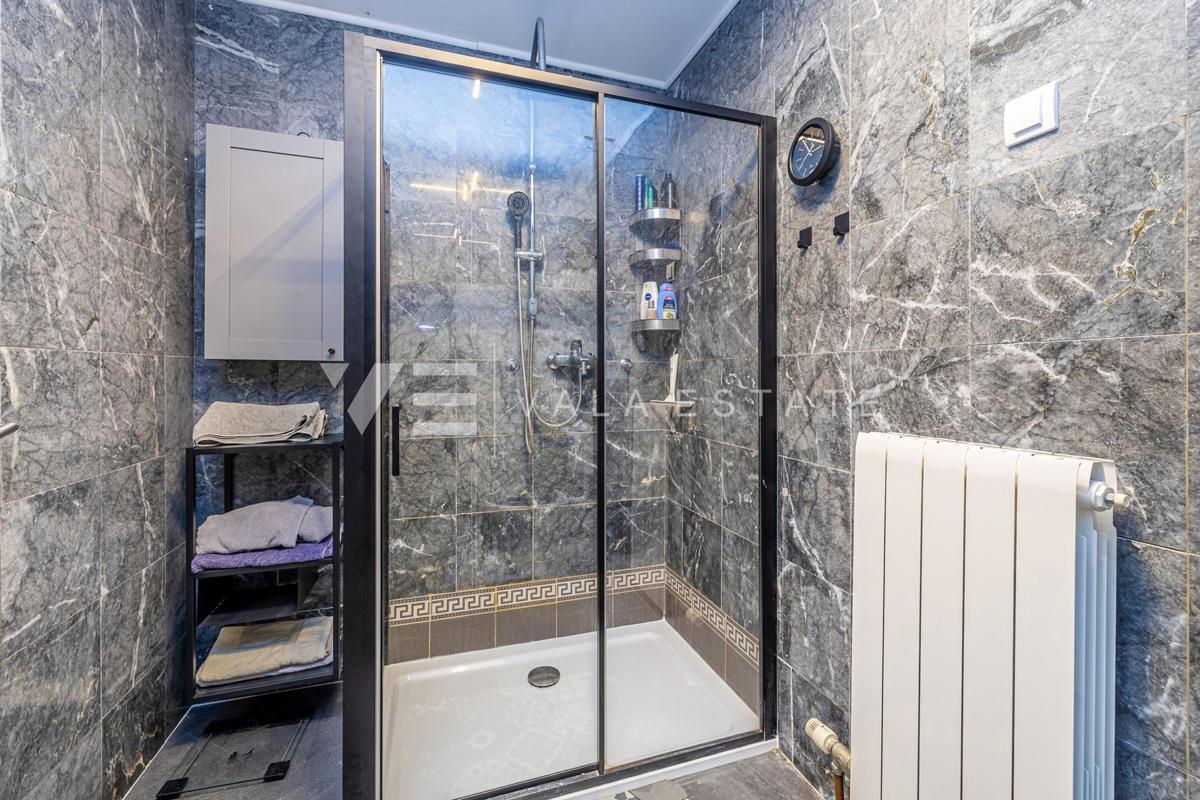 PRITLIČNA HIŠA Z VRTOM SAMO 400 M OD MORJA