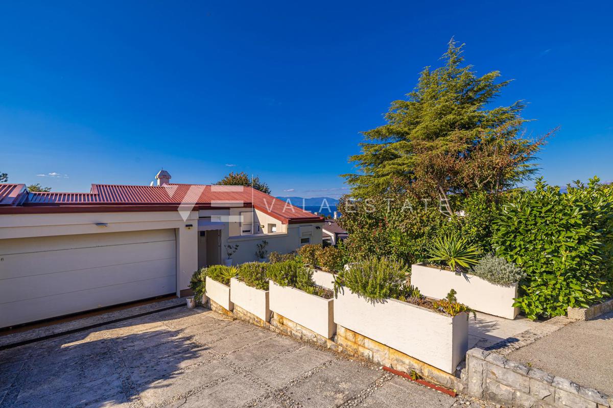 PRITLIČNA HIŠA Z VRTOM SAMO 400 M OD MORJA