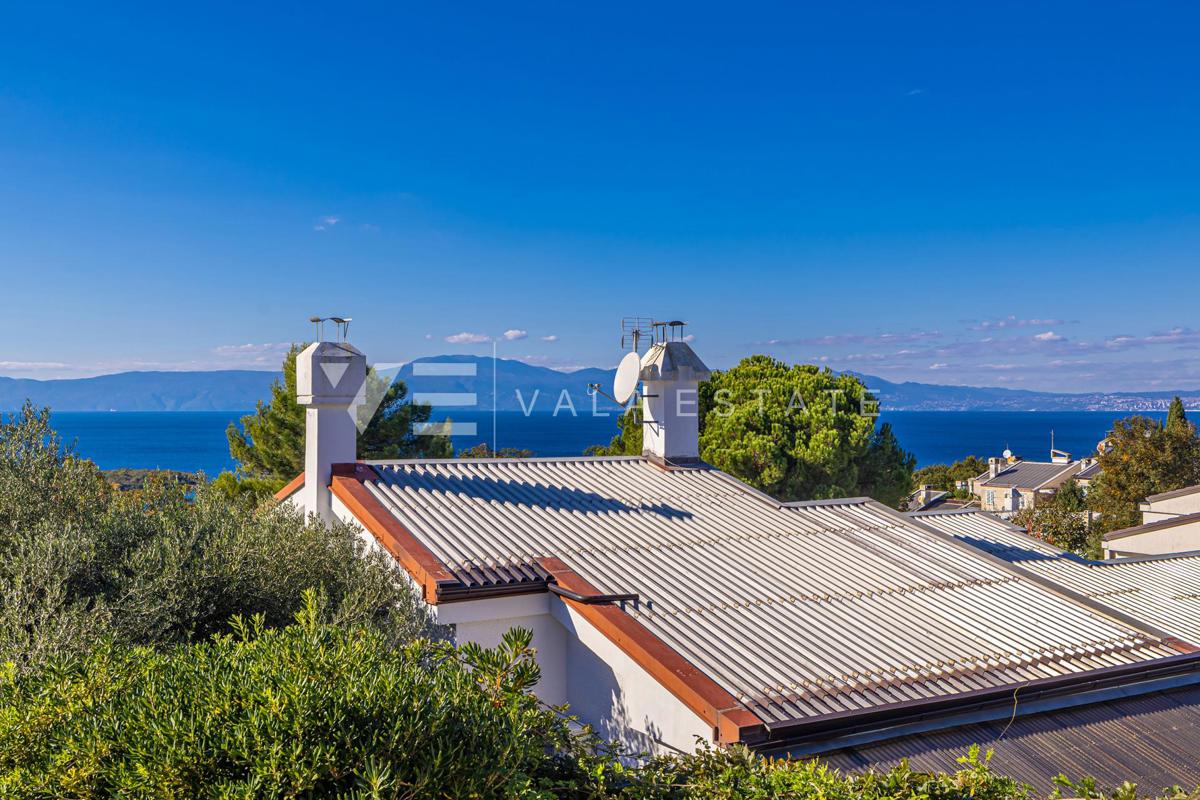 PRITLIČNA HIŠA Z VRTOM SAMO 400 M OD MORJA