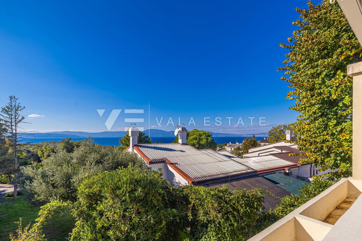 PRITLIČNA HIŠA Z VRTOM SAMO 400 M OD MORJA