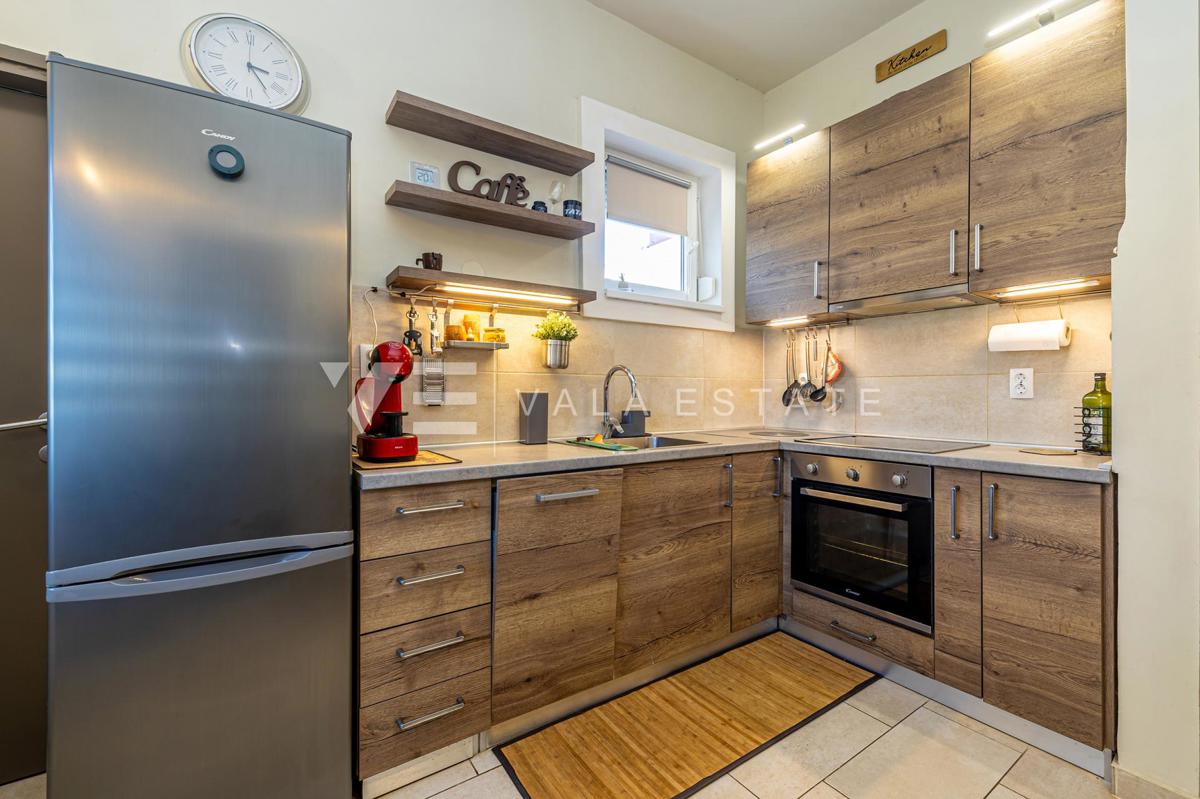 PRITLIČNA HIŠA Z VRTOM SAMO 400 M OD MORJA